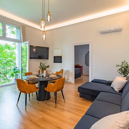 Modern Apartment French Balkony ブダペスト エクステリア 写真