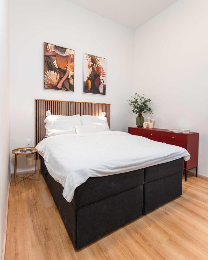 Modern Apartment French Balkony ブダペスト エクステリア 写真