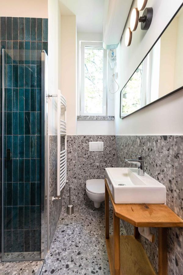 Modern Apartment French Balkony ブダペスト エクステリア 写真