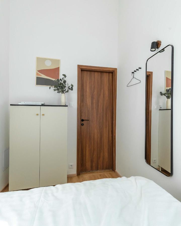 Modern Apartment French Balkony ブダペスト エクステリア 写真