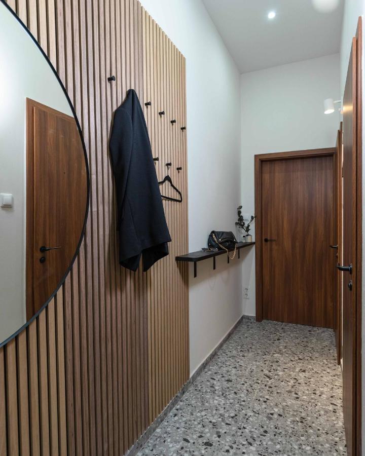 Modern Apartment French Balkony ブダペスト エクステリア 写真