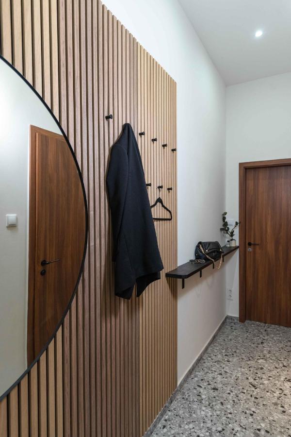 Modern Apartment French Balkony ブダペスト エクステリア 写真