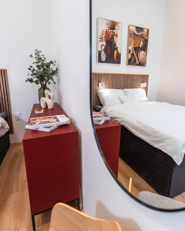 Modern Apartment French Balkony ブダペスト エクステリア 写真